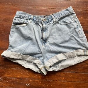 BDG Mom Jean Shorts - Size 33